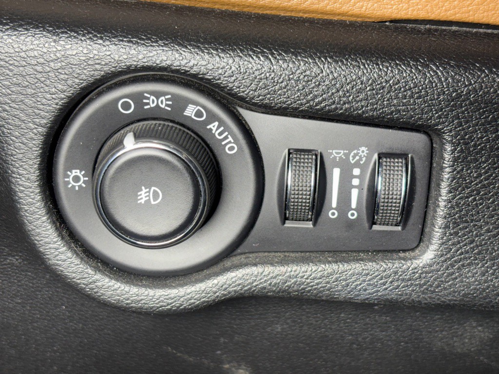 2017 Chrysler Pacifica Image 36