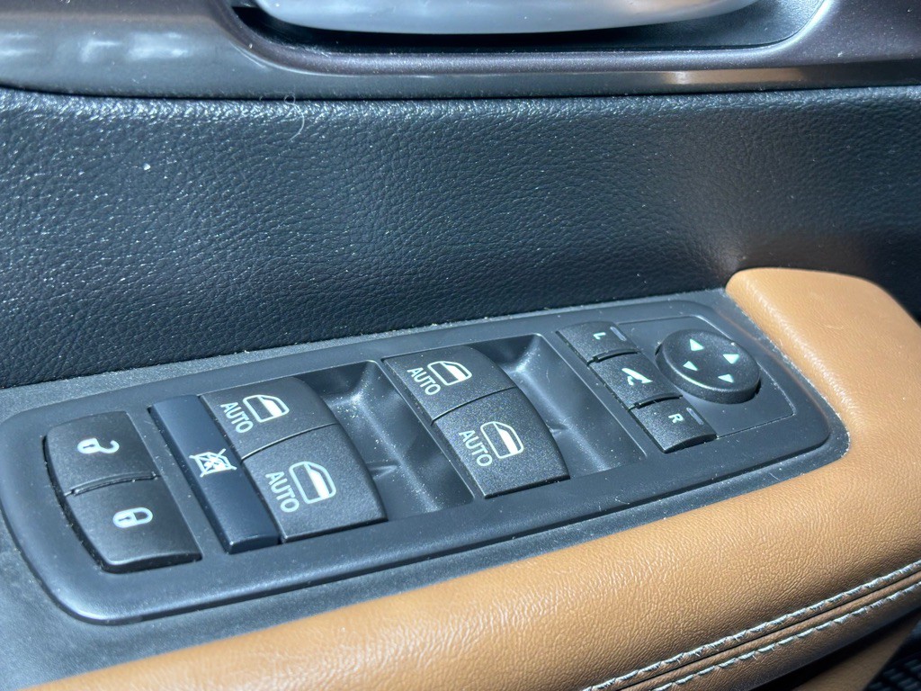 2017 Chrysler Pacifica Image 37