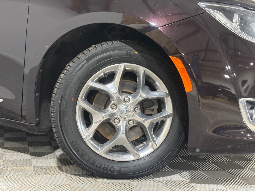 2017 Chrysler Pacifica Image 45