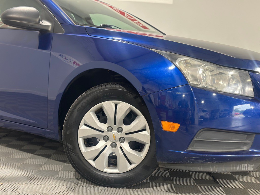 2013 Chevrolet Cruze Image 2