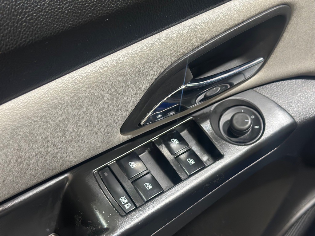 2013 Chevrolet Cruze Image 25