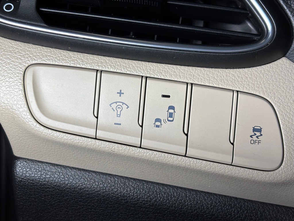 2018 Hyundai Elantra Image 17