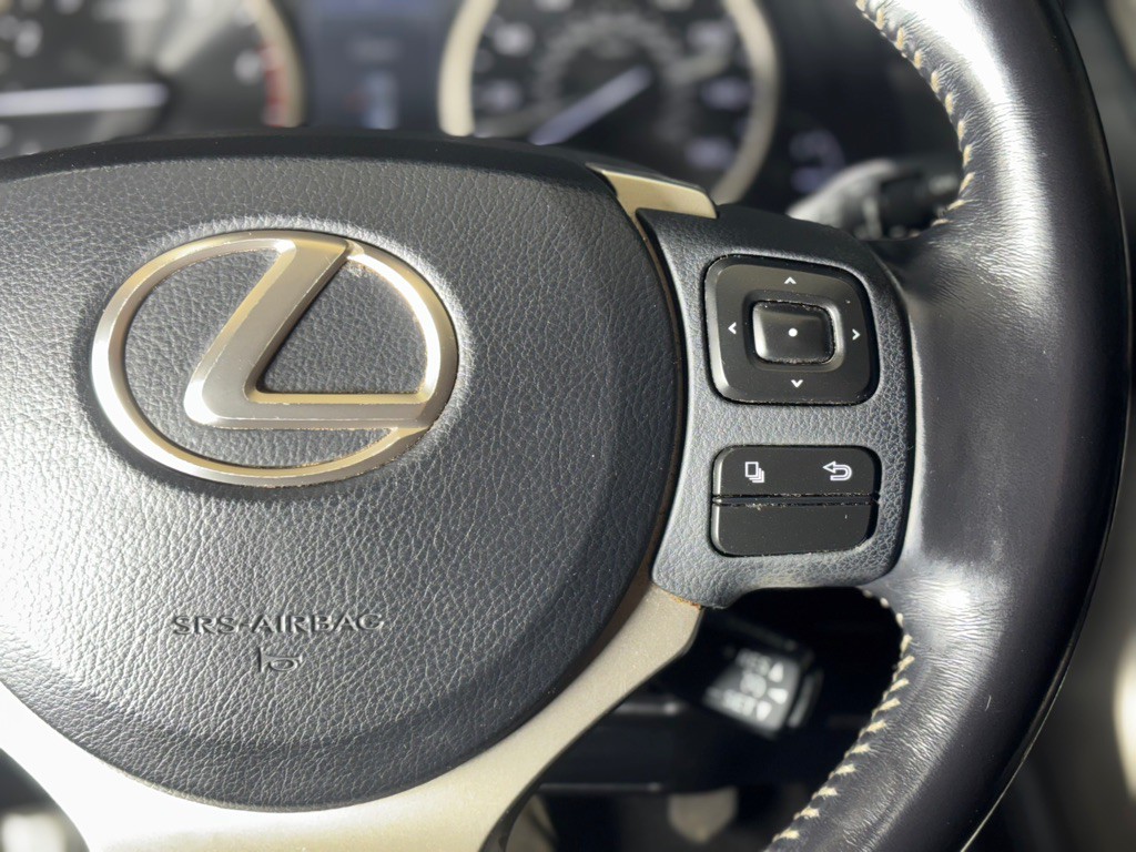 2016 Lexus NX Image 32