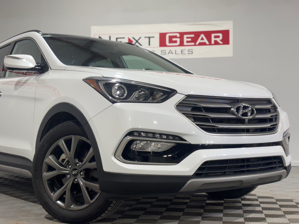 2017 Hyundai Santa Fe Sport Image 2