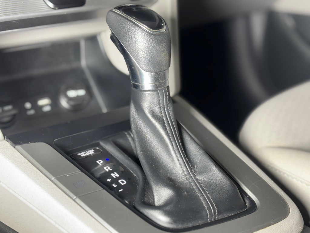 2019 Hyundai Elantra Image 21