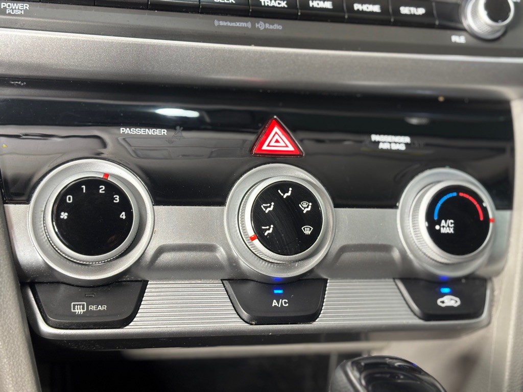 2019 Hyundai Elantra Image 24