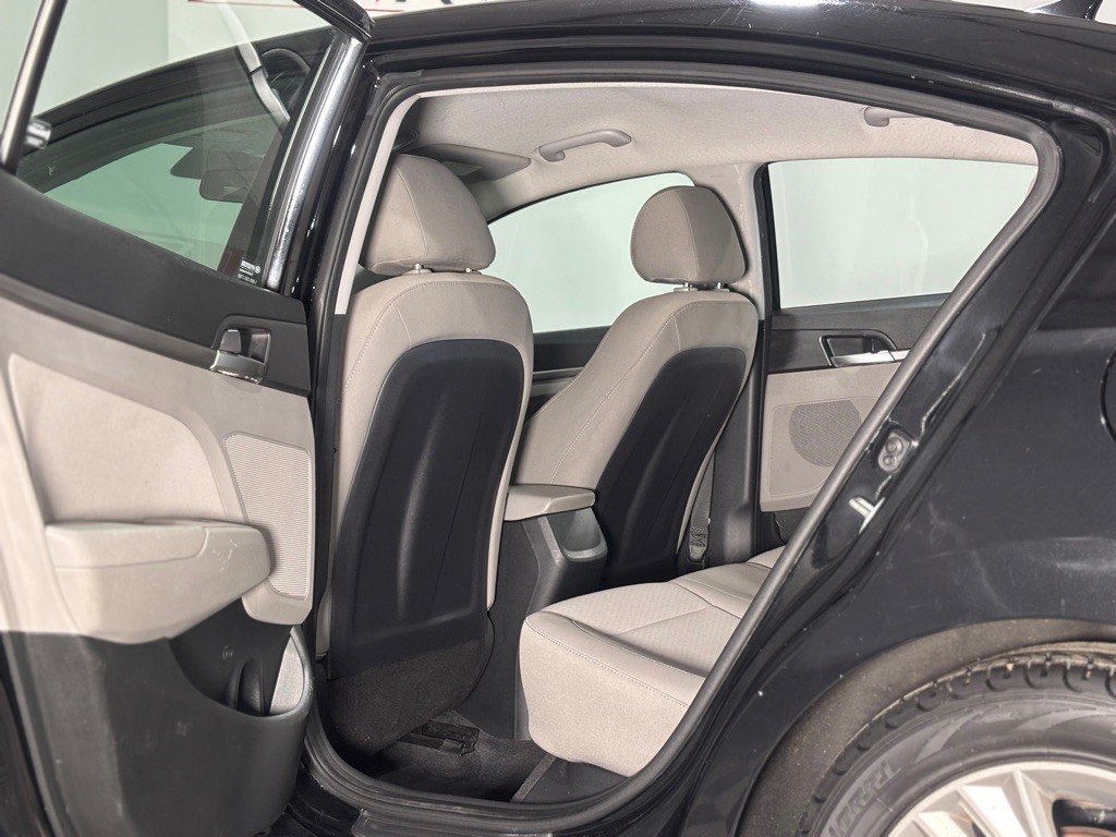 2019 Hyundai Elantra Image 12