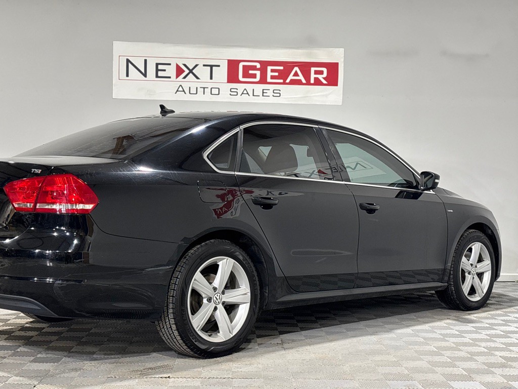 2015 Volkswagen Passat Image 9