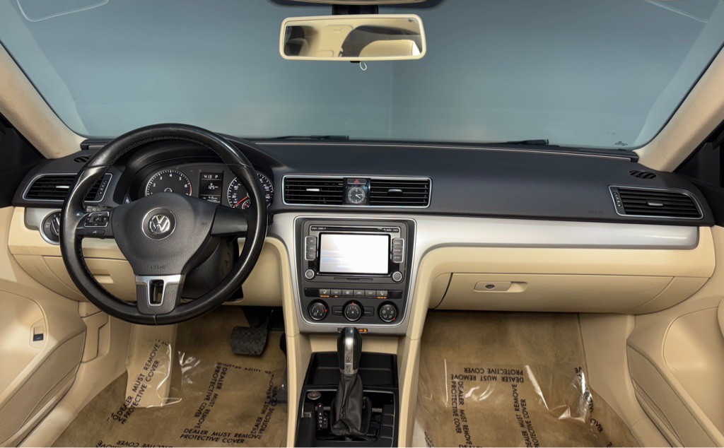 2015 Volkswagen Passat Image 12