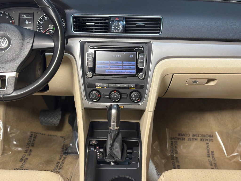 2015 Volkswagen Passat Image 15