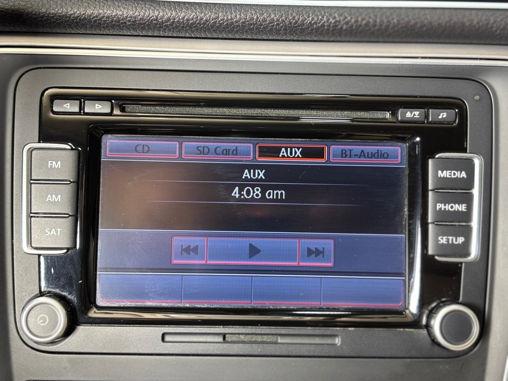 2015 Volkswagen Passat Image 17