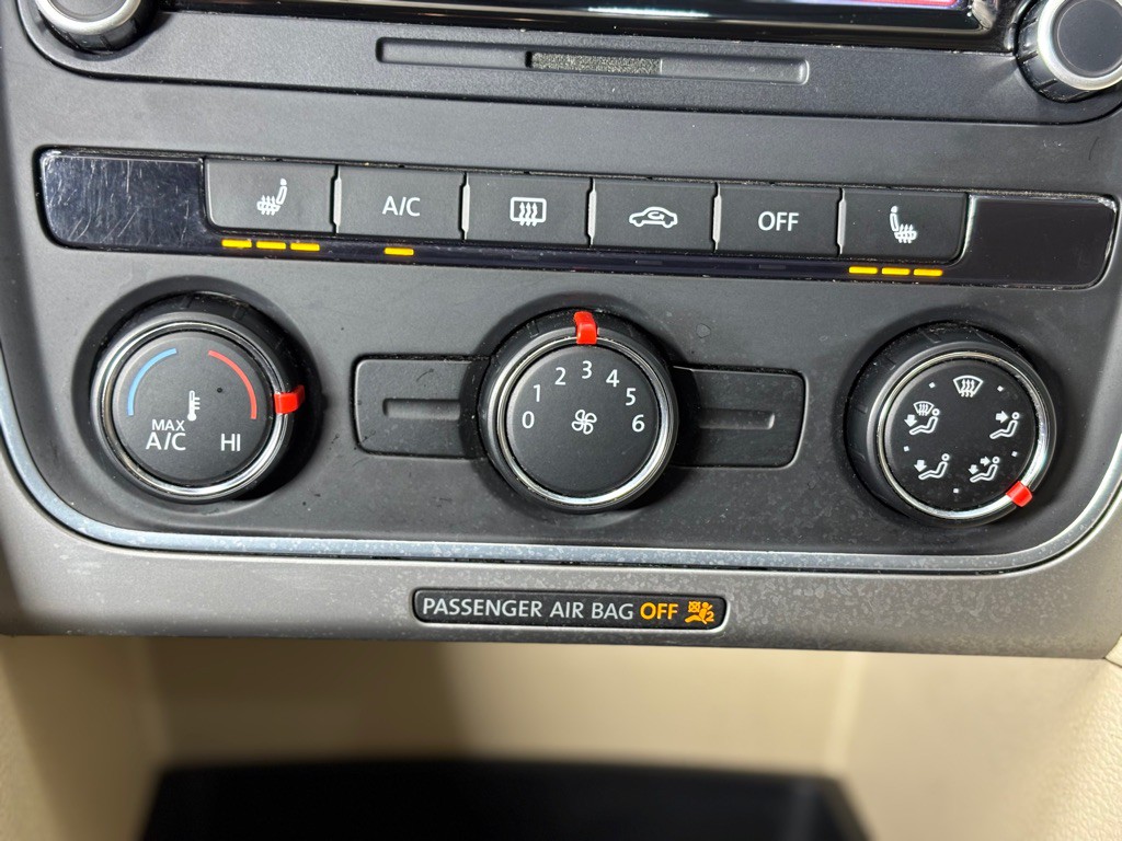 2015 Volkswagen Passat Image 18