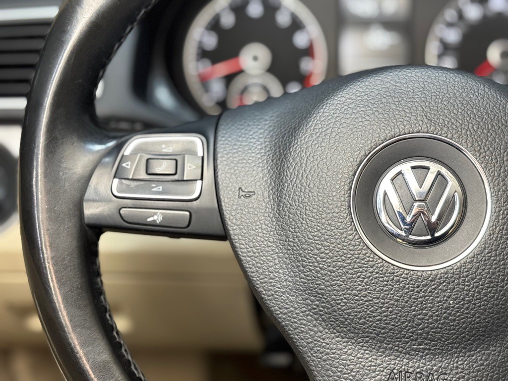 2015 Volkswagen Passat Image 26