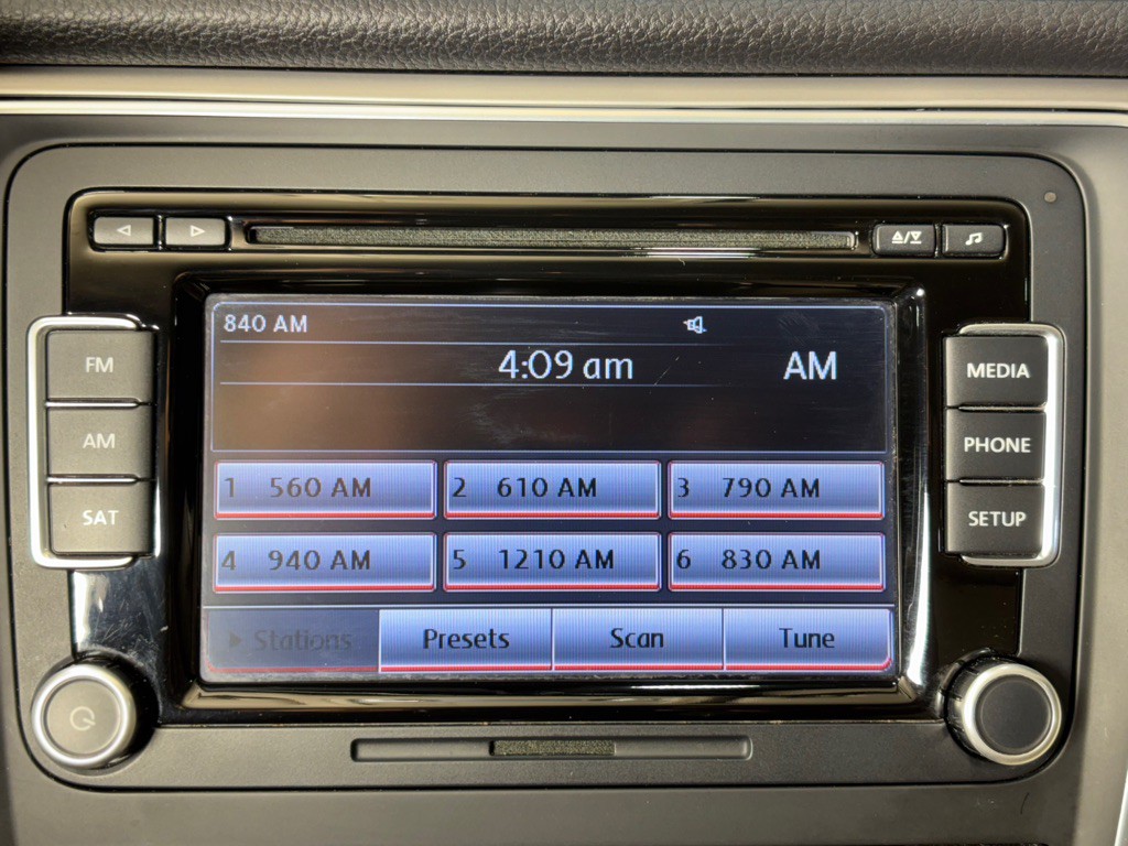 2015 Volkswagen Passat Image 27