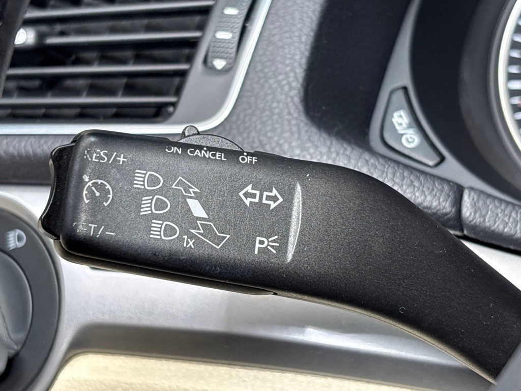 2015 Volkswagen Passat Image 28