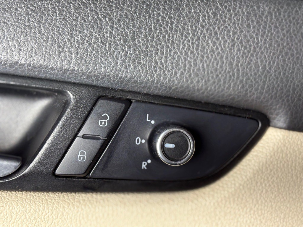 2015 Volkswagen Passat Image 29