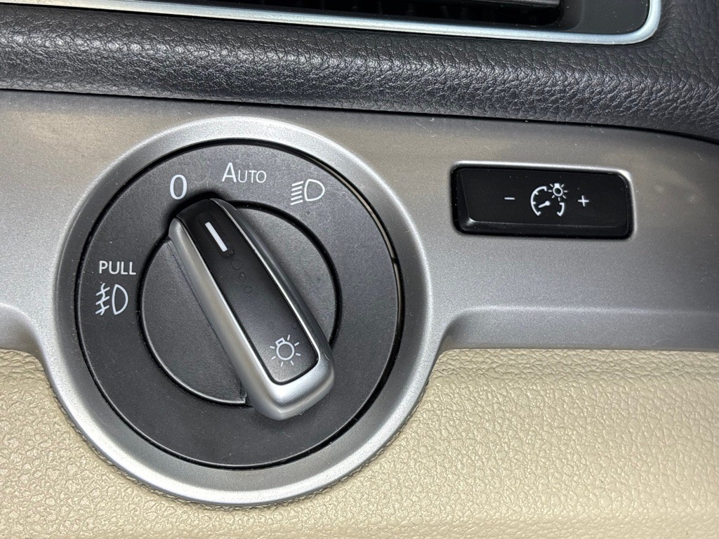 2015 Volkswagen Passat Image 30