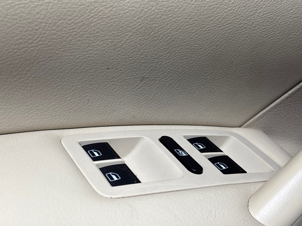 2015 Volkswagen Passat Image 31