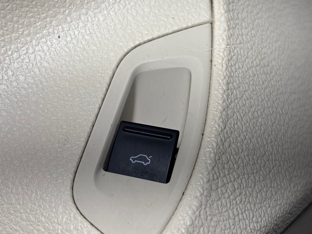 2015 Volkswagen Passat Image 32