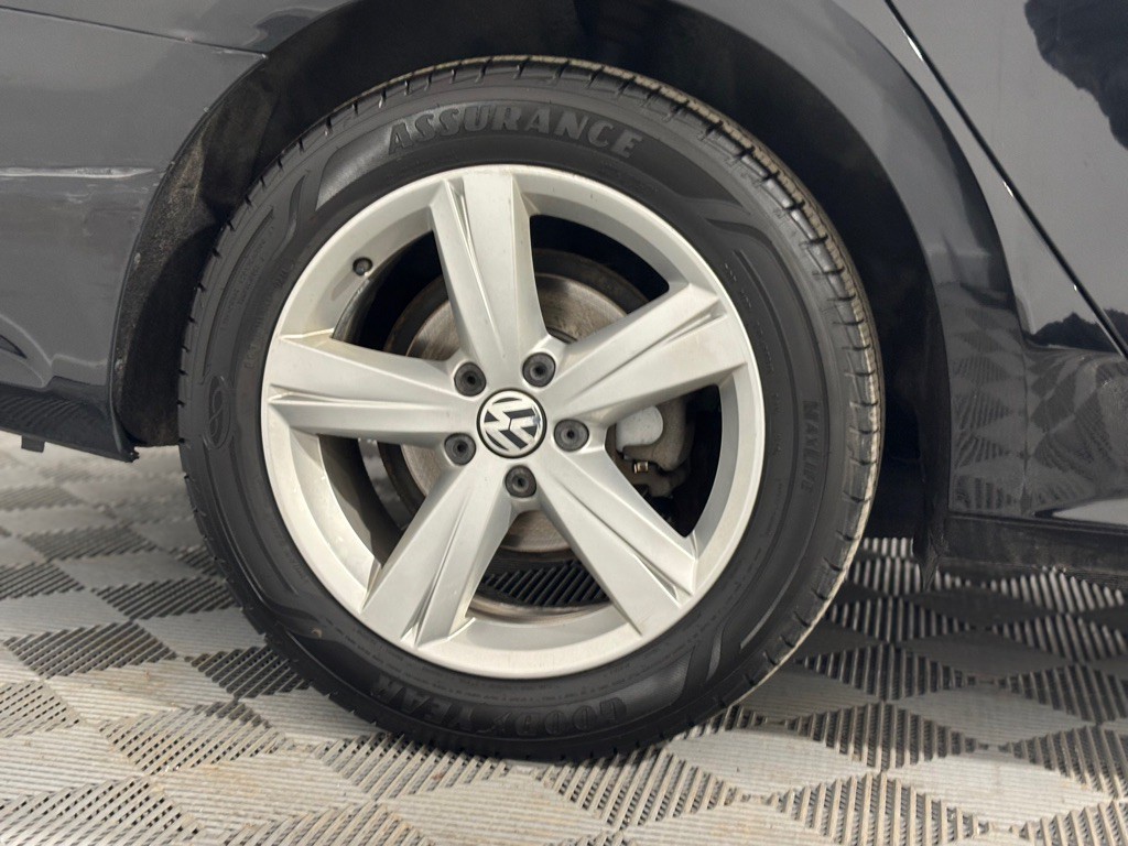 2015 Volkswagen Passat Image 38