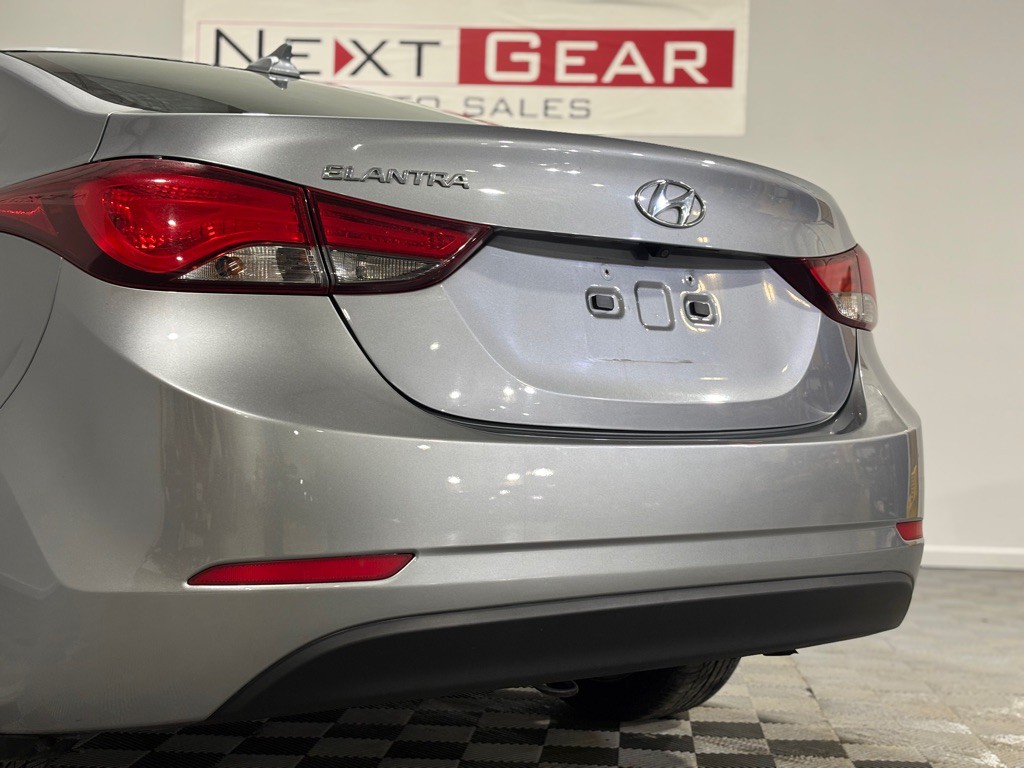 2016 Hyundai Elantra Image 8