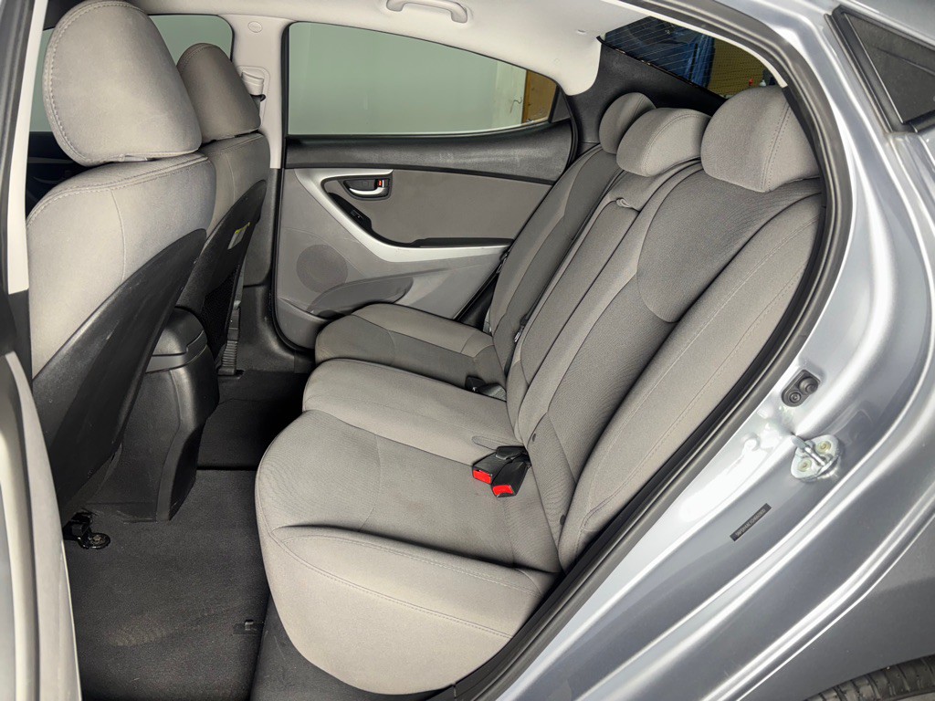 2016 Hyundai Elantra Image 16