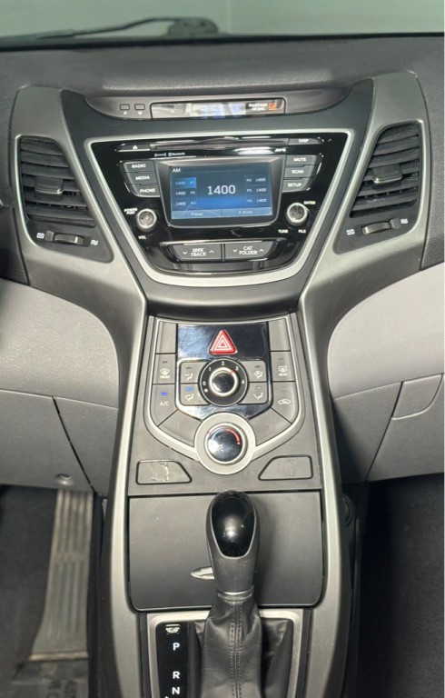 2016 Hyundai Elantra Image 19