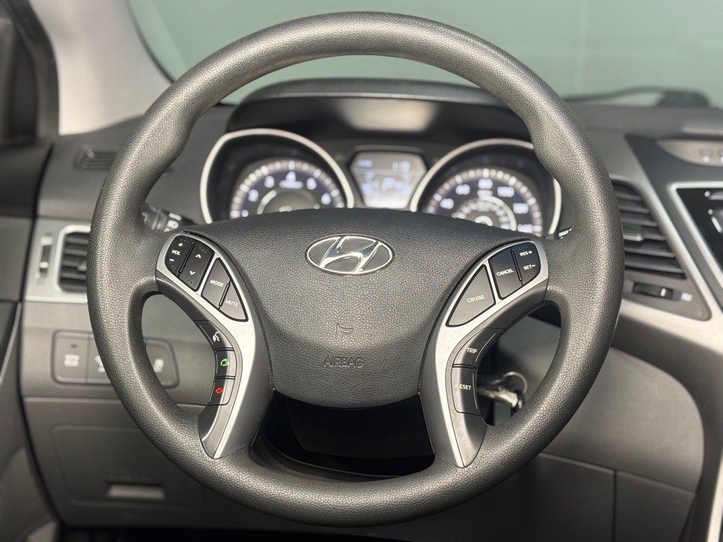 2016 Hyundai Elantra Image 25
