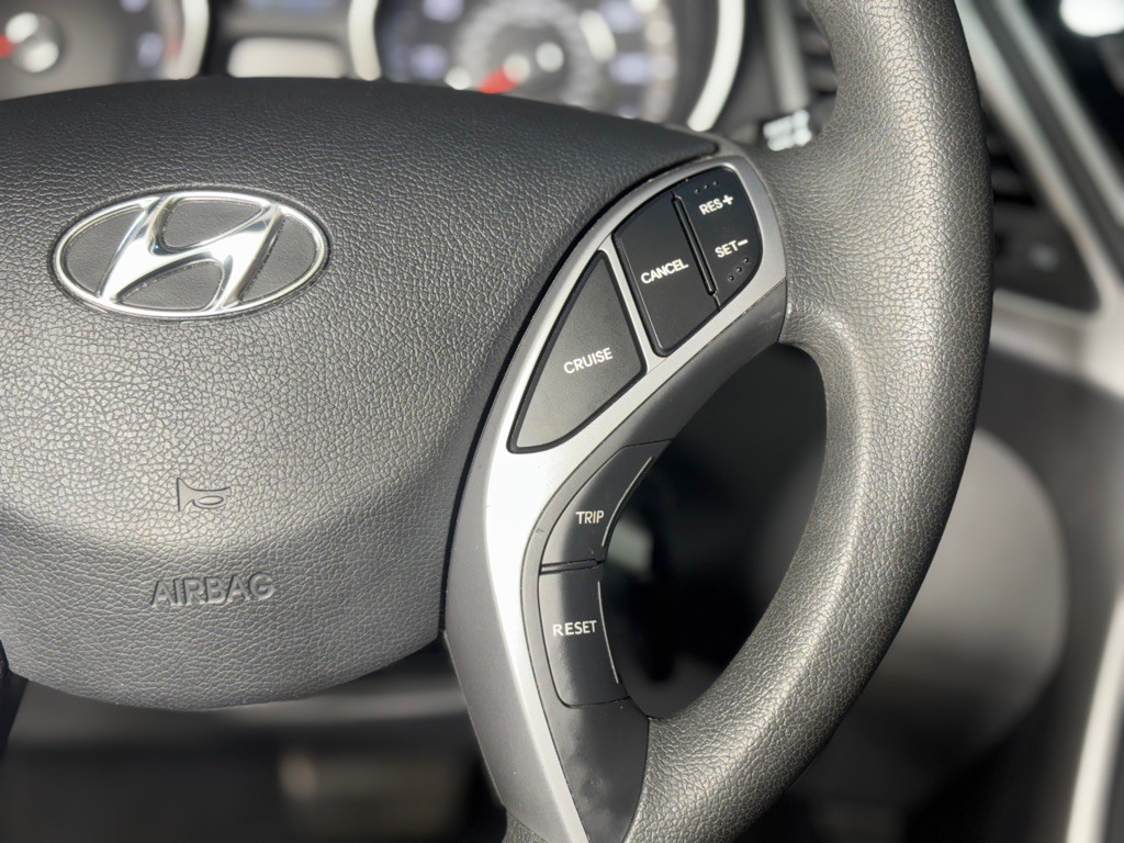 2016 Hyundai Elantra Image 27