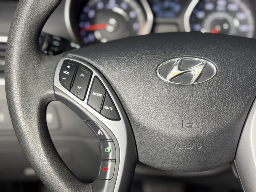 2016 Hyundai Elantra Image 28