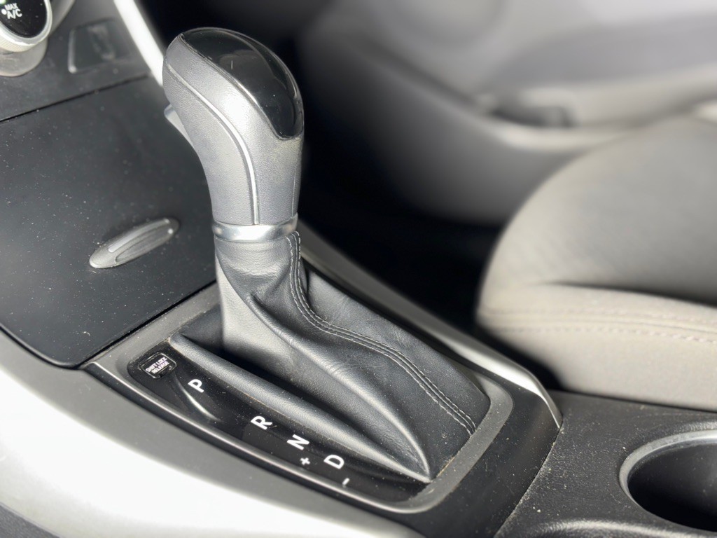 2016 Hyundai Elantra Image 30