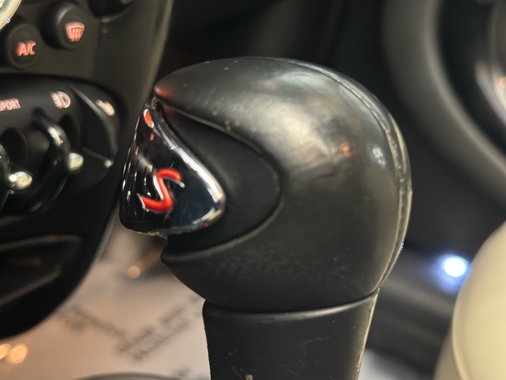 2014 MINI Cooper Image 27