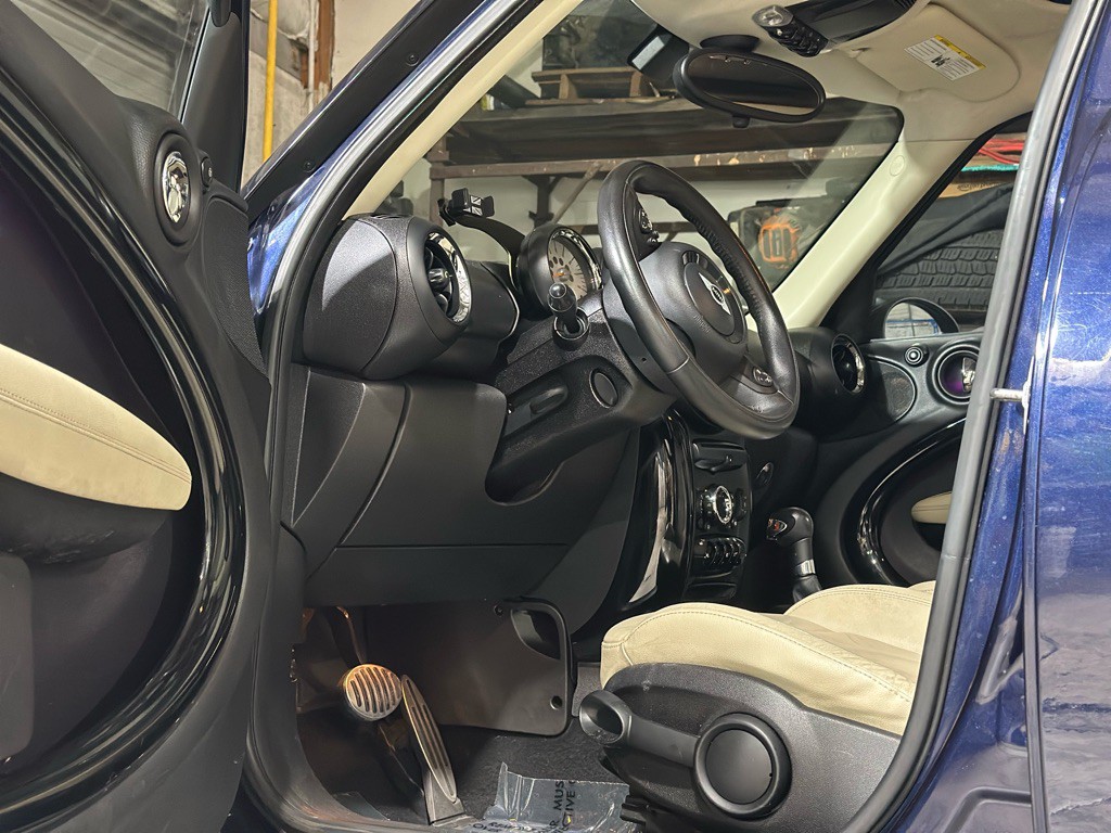 2014 MINI Cooper Image 9