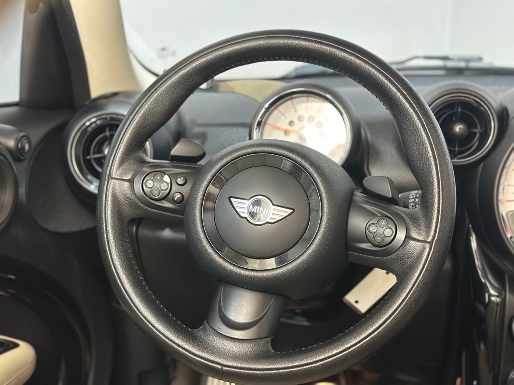 2014 MINI Cooper Image 13