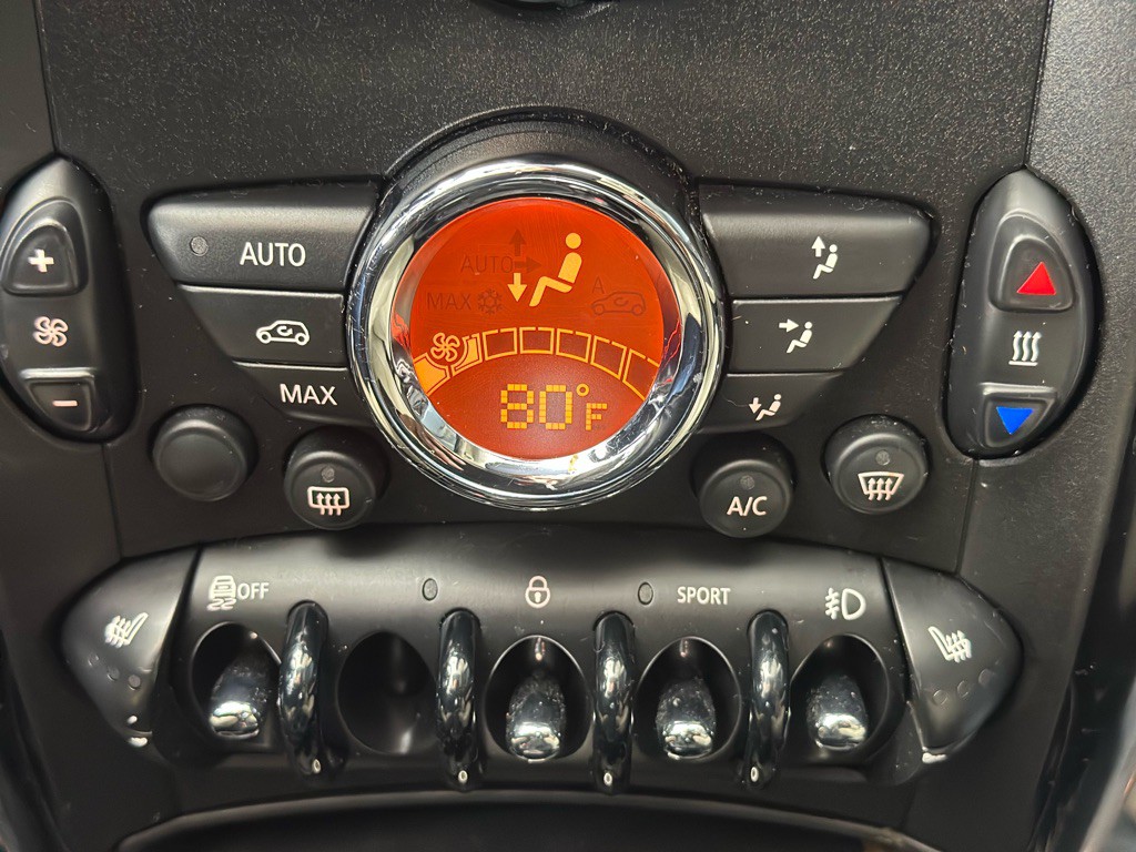 2014 MINI Cooper Image 16