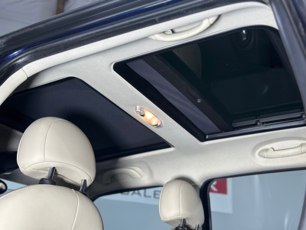 2014 MINI Cooper Image 18