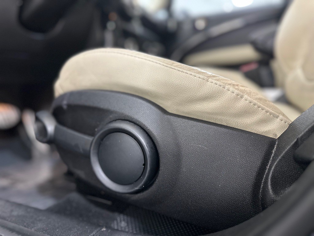 2014 MINI Cooper Image 20