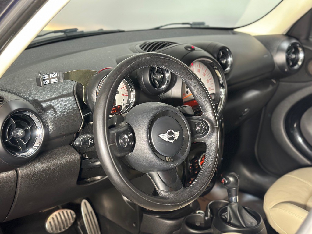 2014 MINI Cooper Image 23