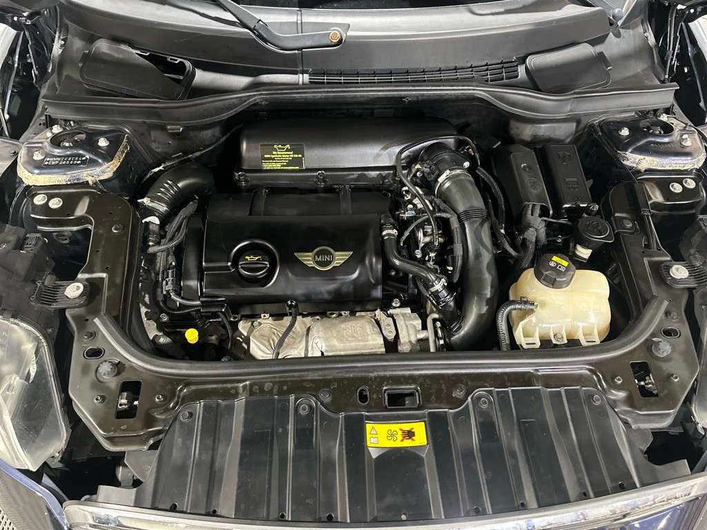 2014 MINI Cooper Image 30