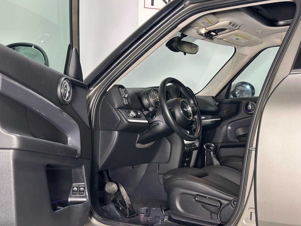 2018 MINI Cooper Image 10