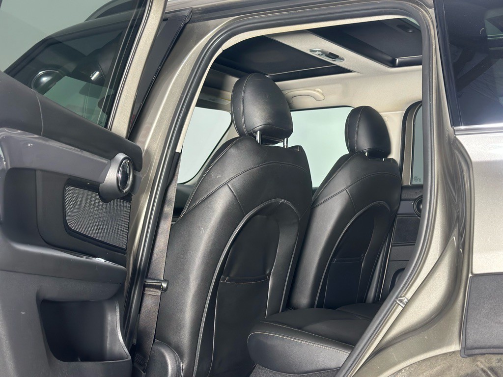 2018 MINI Cooper Image 11