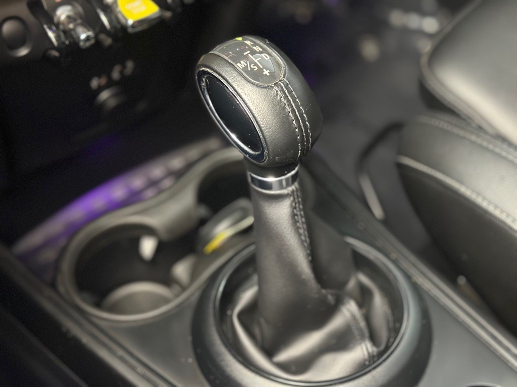 2018 MINI Cooper Image 19