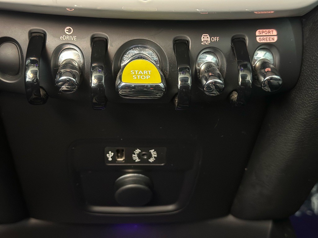 2018 MINI Cooper Image 21