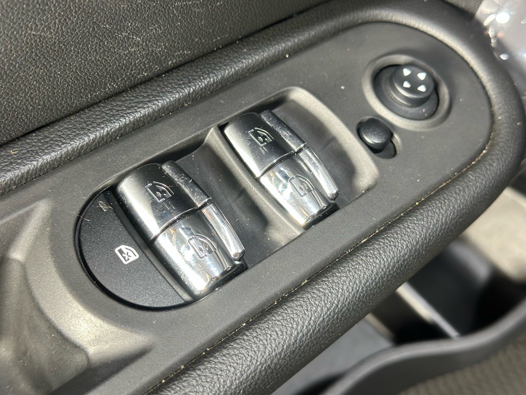 2018 MINI Cooper Image 38