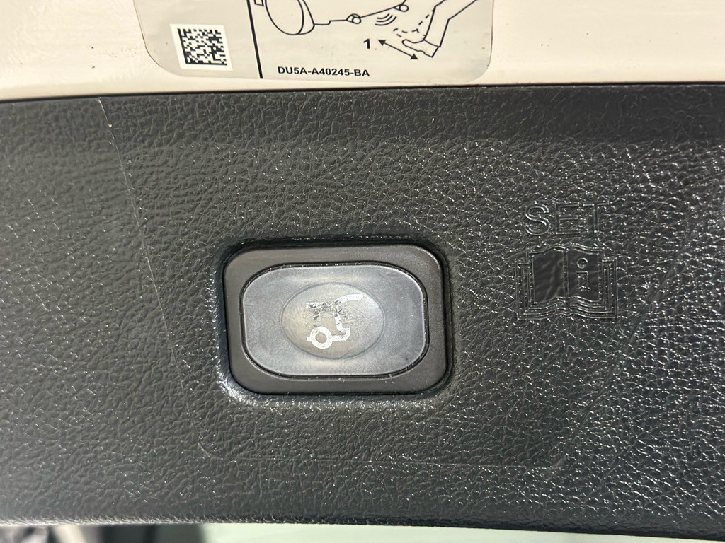 2018 Ford Edge Image 39