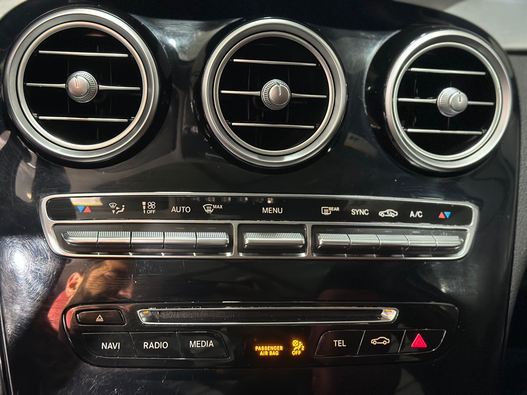 2016 Mercedes-Benz C-Class Image 18