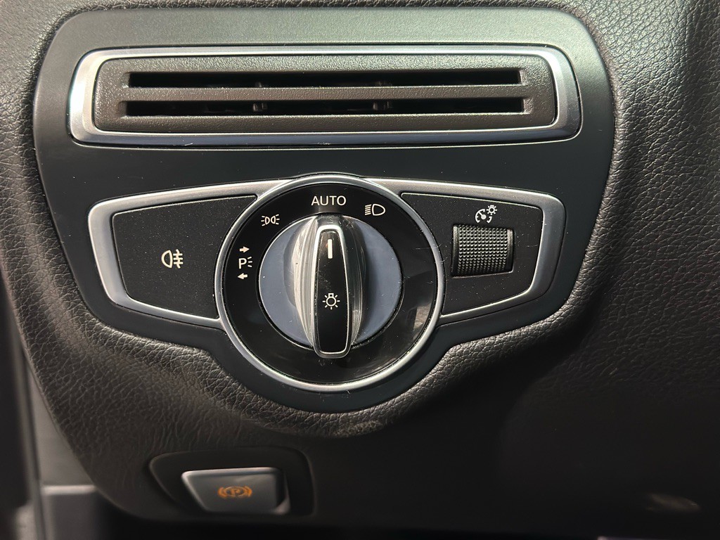 2016 Mercedes-Benz C-Class Image 38