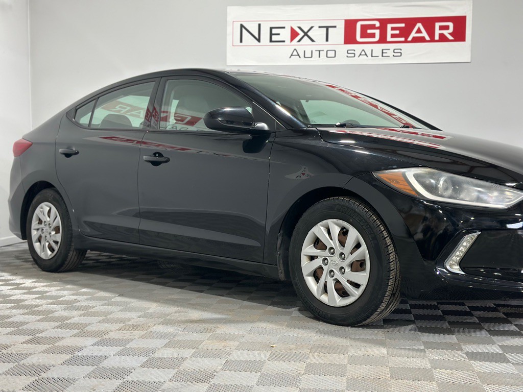2018 Hyundai Elantra Image 2