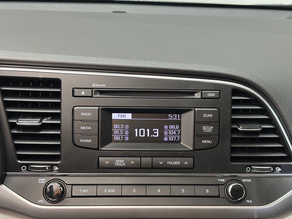 2018 Hyundai Elantra Image 16