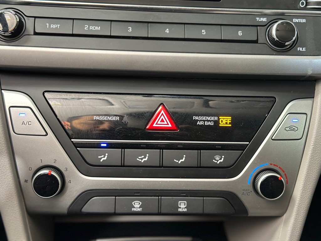 2018 Hyundai Elantra Image 17